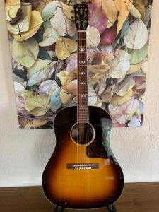 Gibson Reissue Rosewood Advanced Jumbo Guitar